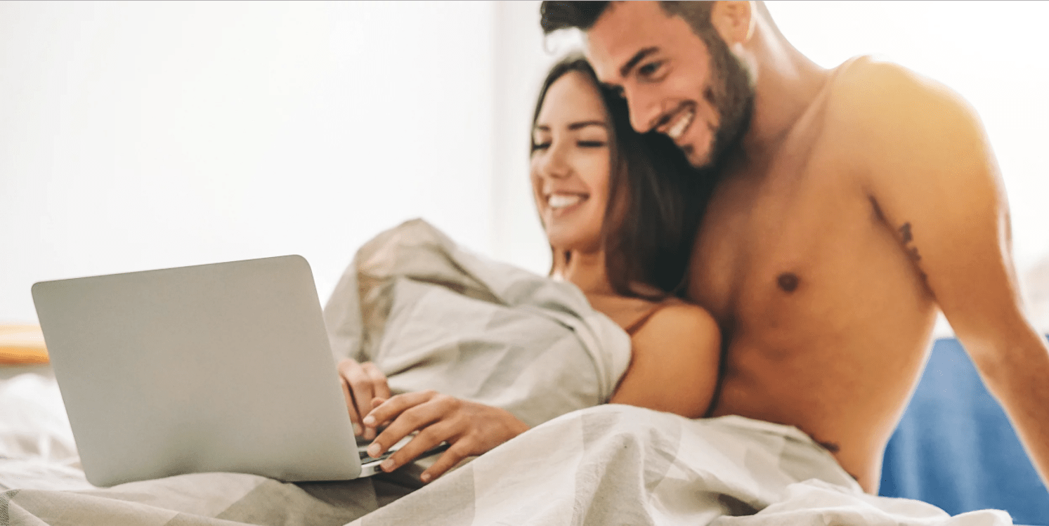 Racconti erotici e intimità: come trasformare la lettura in un gioco di coppia