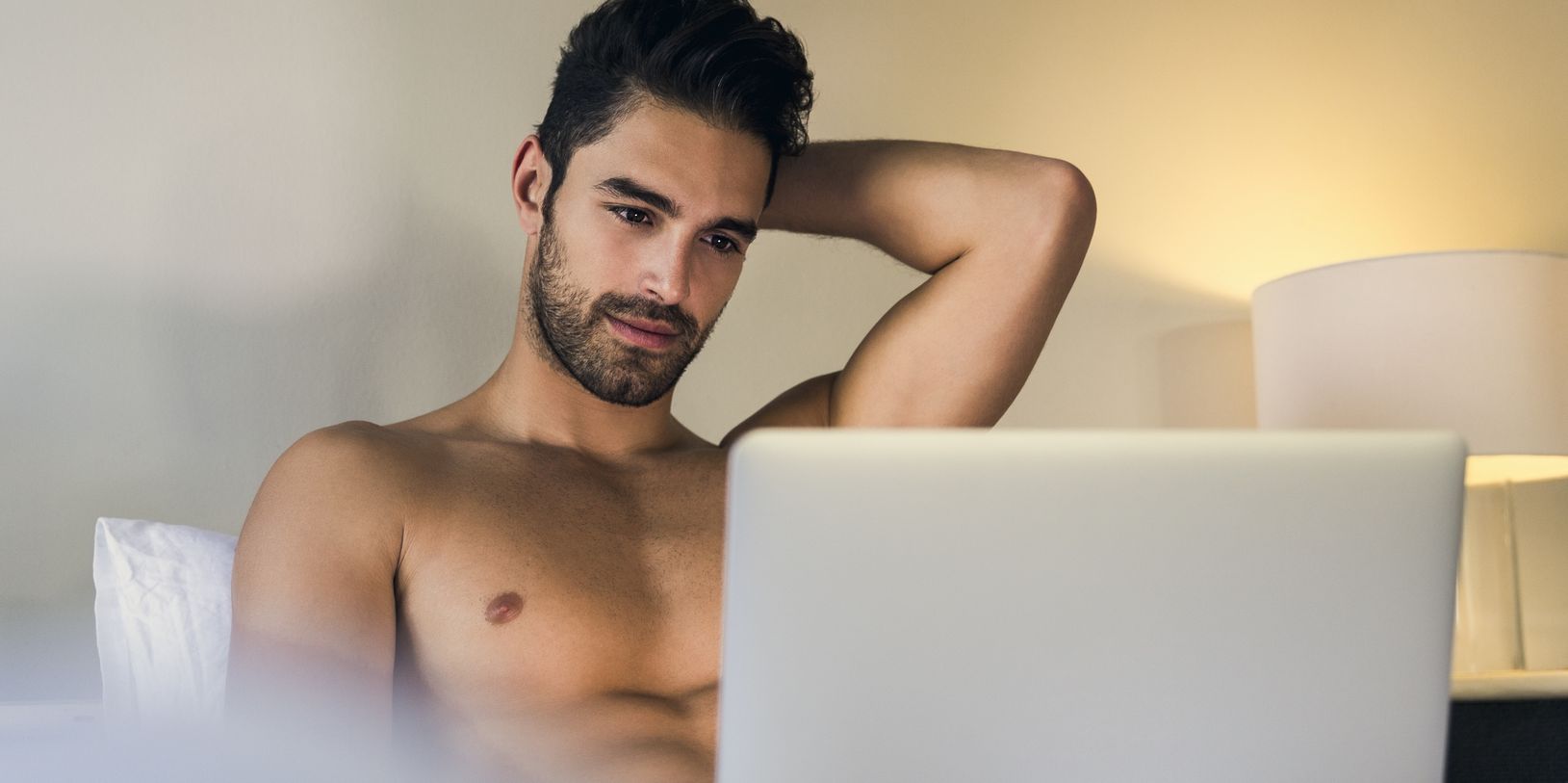 Storie erotiche scritte da persone comuni: perché ci intrigano più dei romanzi?